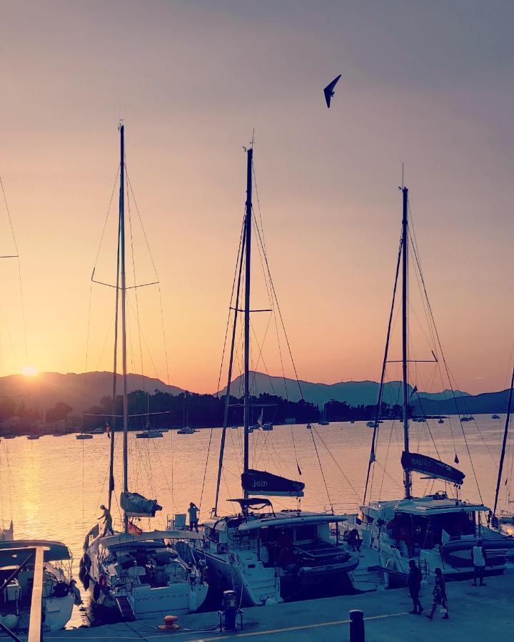 The Manessi City Boutique Hotel Poros Town ภายนอก รูปภาพ