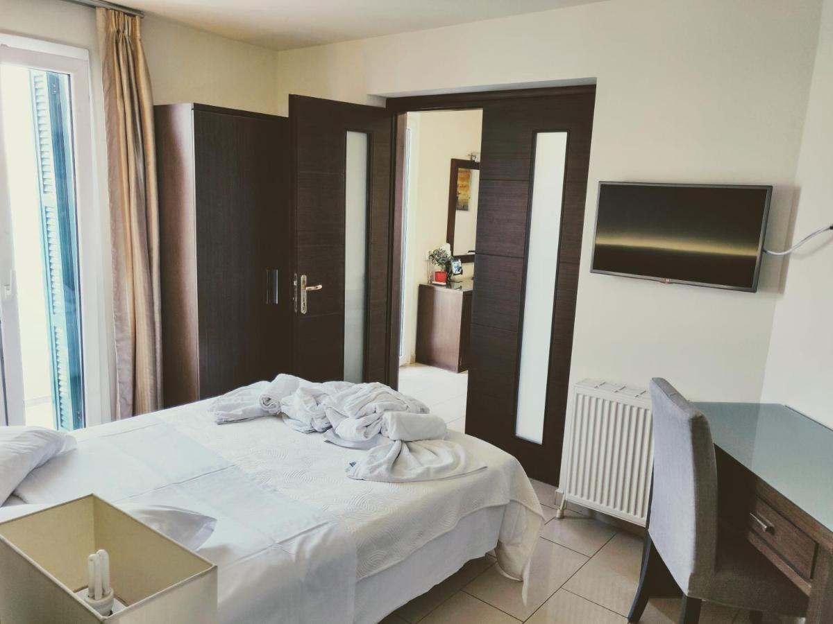 The Manessi City Boutique Hotel Poros Town ภายนอก รูปภาพ