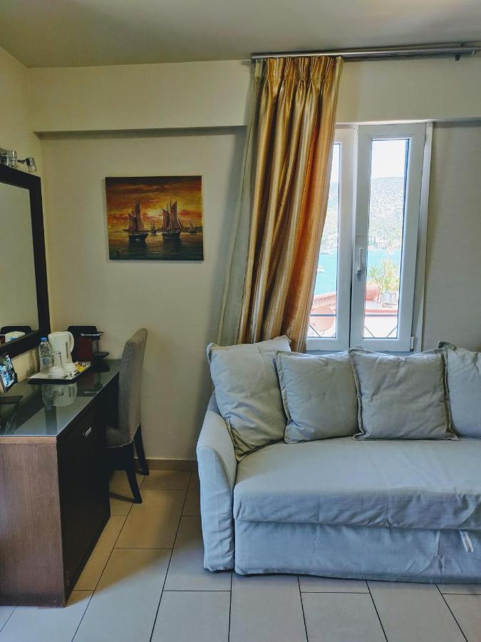 The Manessi City Boutique Hotel Poros Town ภายนอก รูปภาพ