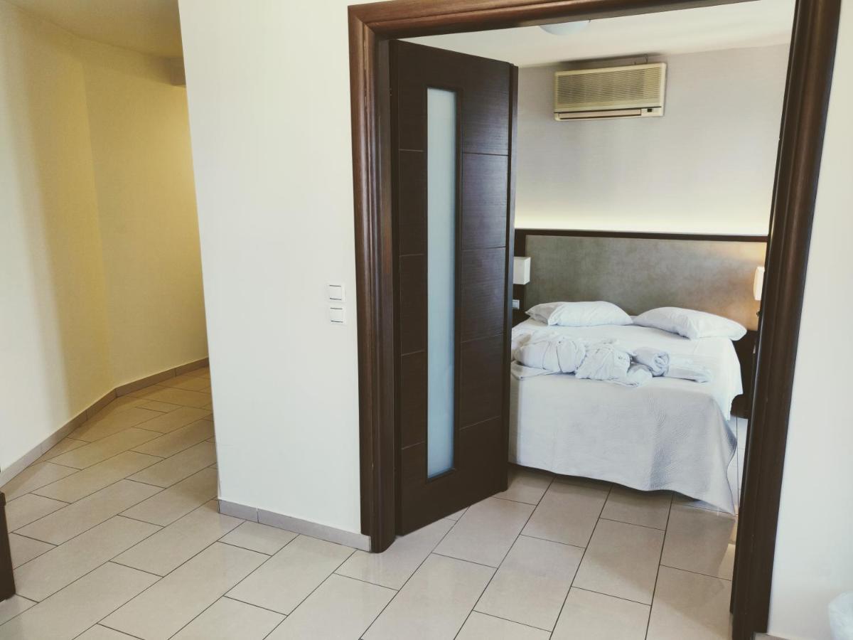 The Manessi City Boutique Hotel Poros Town ภายนอก รูปภาพ