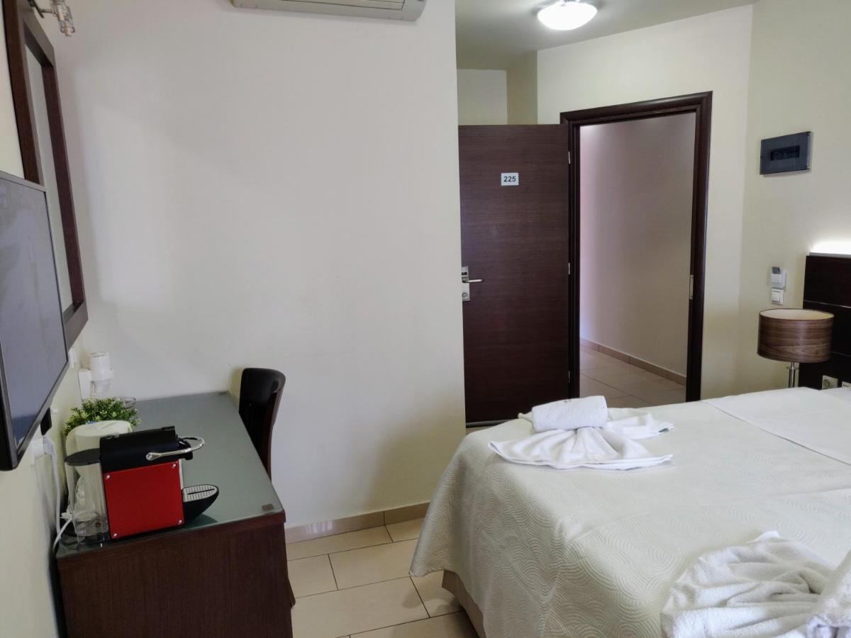The Manessi City Boutique Hotel Poros Town ภายนอก รูปภาพ