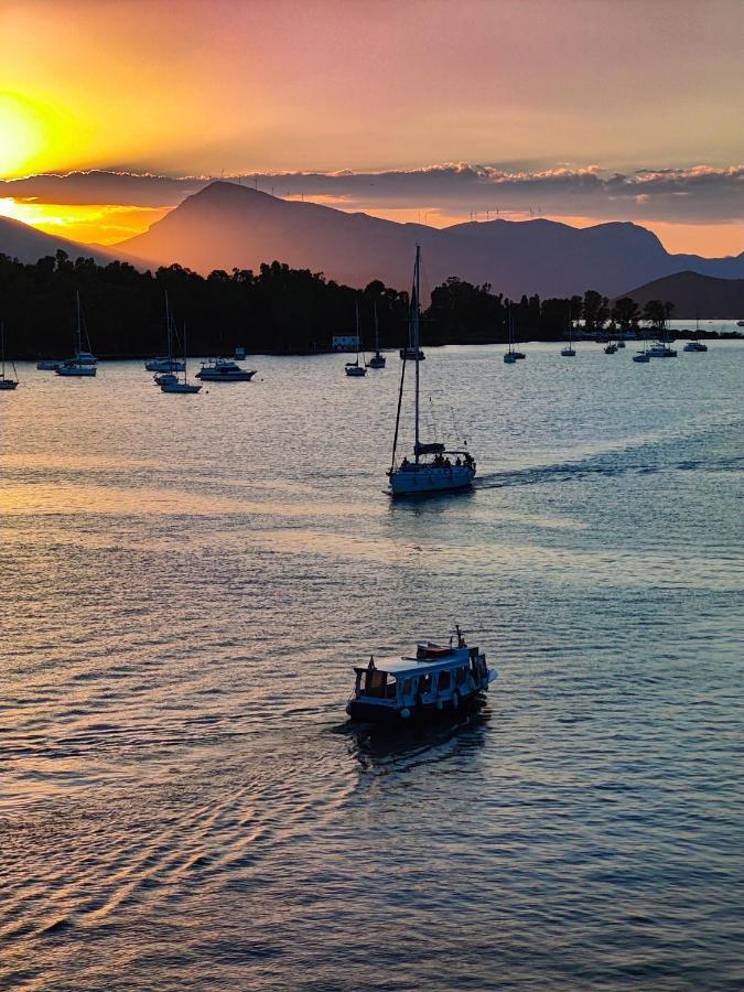 The Manessi City Boutique Hotel Poros Town ภายนอก รูปภาพ