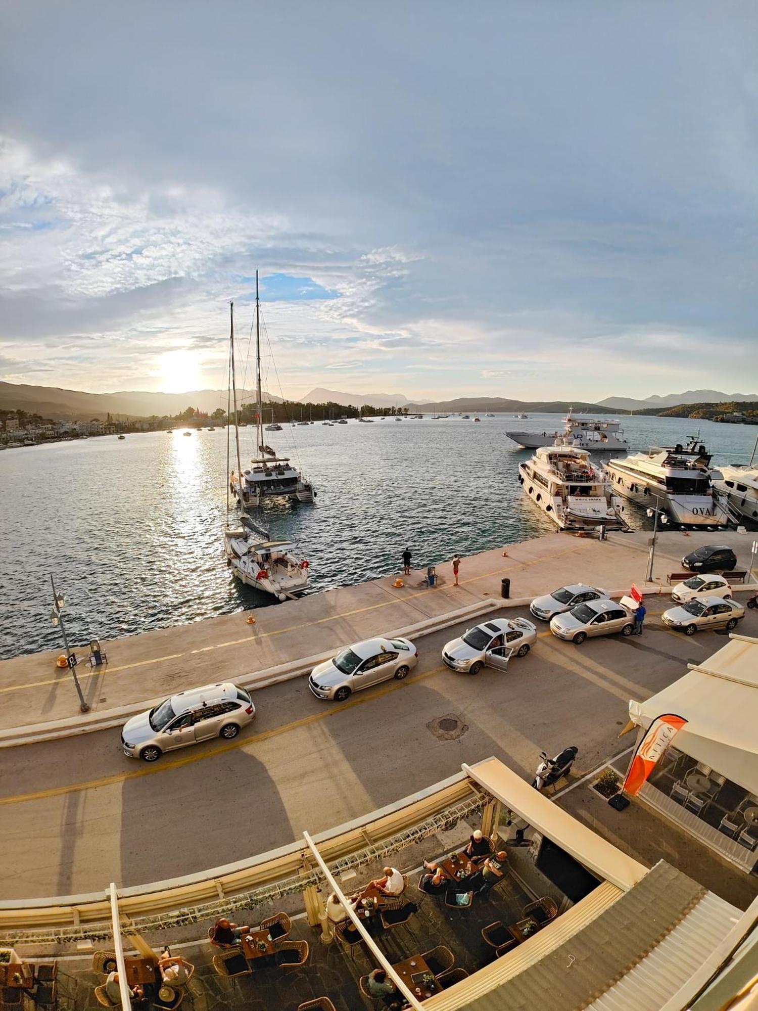 The Manessi City Boutique Hotel Poros Town ภายนอก รูปภาพ
