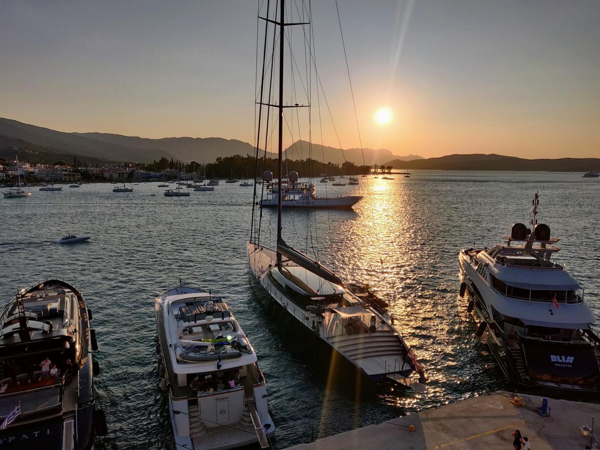 The Manessi City Boutique Hotel Poros Town ภายนอก รูปภาพ